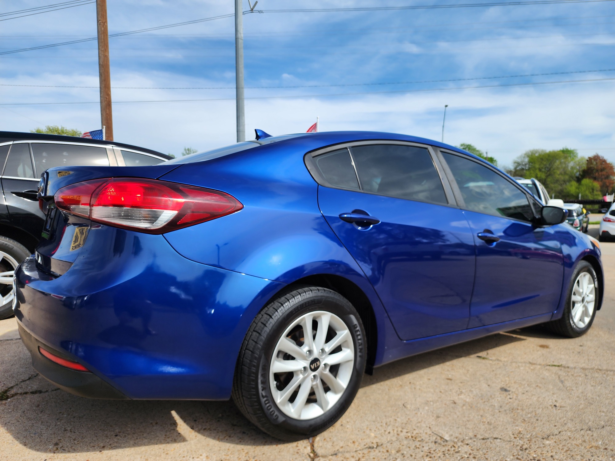 2017 Kia Forte LX (3KPFL4A72HE) with an 2.0L L4 DOHC 16V engine, 6A transmission, located at 2660 S.Garland Avenue, Garland, TX, 75041, (469) 298-3118, 32.885387, -96.656776 - Welcome to DallasAutos4Less, one of the Premier BUY HERE PAY HERE Dealers in the North Dallas Area. We specialize in financing to people with NO CREDIT or BAD CREDIT. We need proof of income, proof of residence, and a ID. Come buy your new car from us today!! This is a Very clean 2016 KIA FORTE L - Photo #3